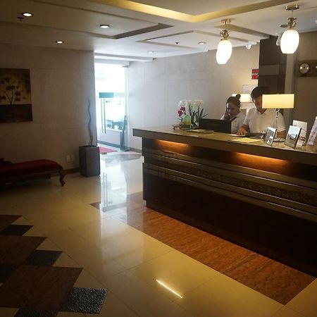The Shila Philla Hotel Makati City Екстер'єр фото
