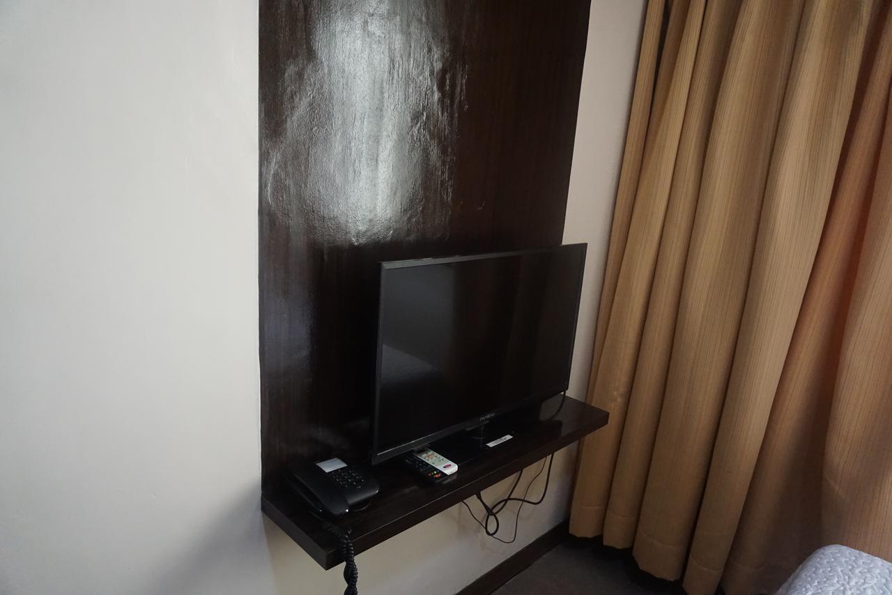 The Shila Philla Hotel Makati City Екстер'єр фото