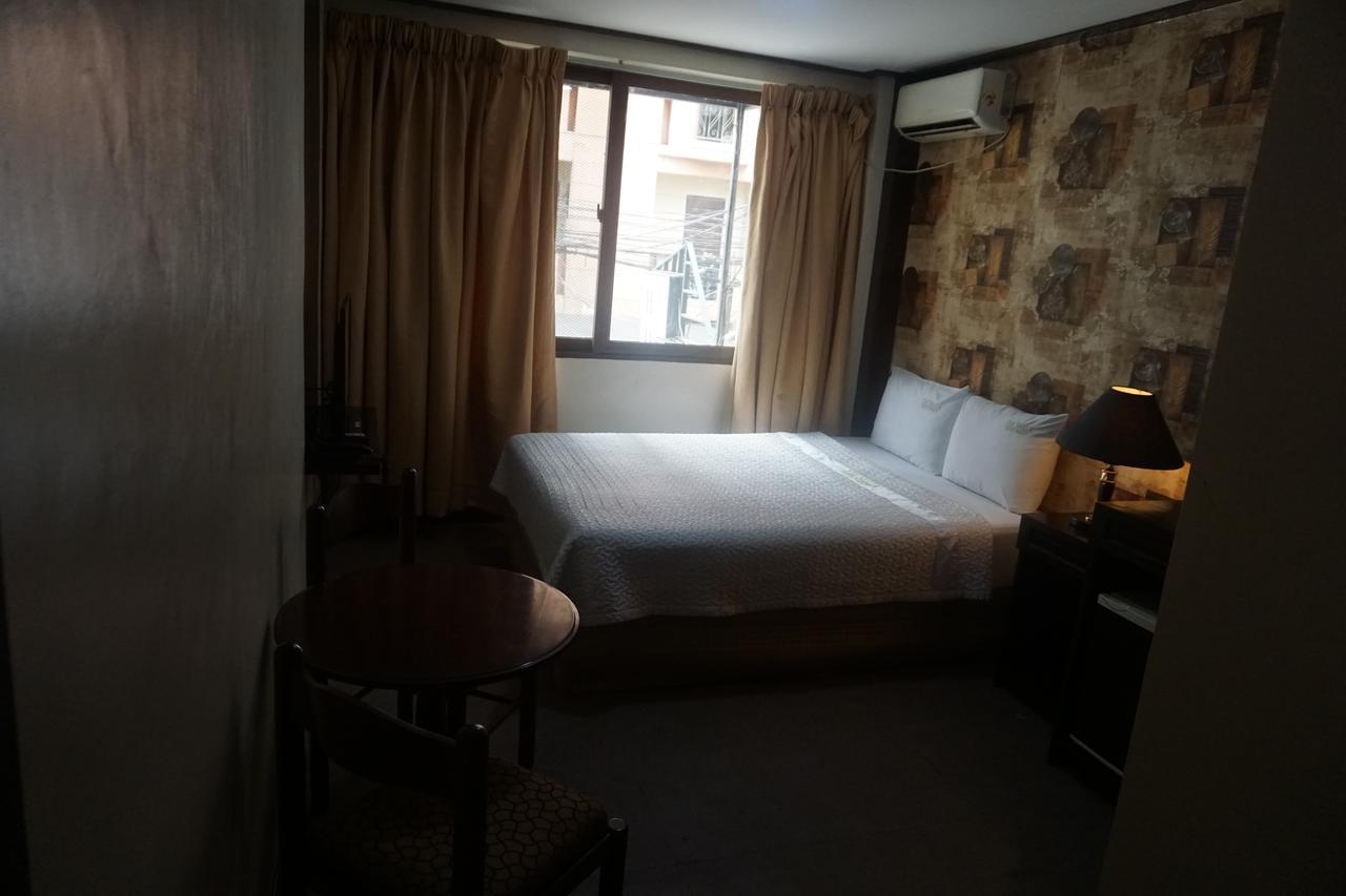 The Shila Philla Hotel Makati City Екстер'єр фото