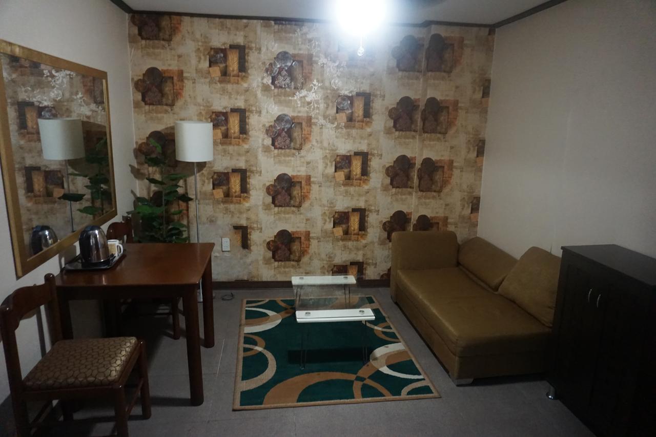 The Shila Philla Hotel Makati City Екстер'єр фото