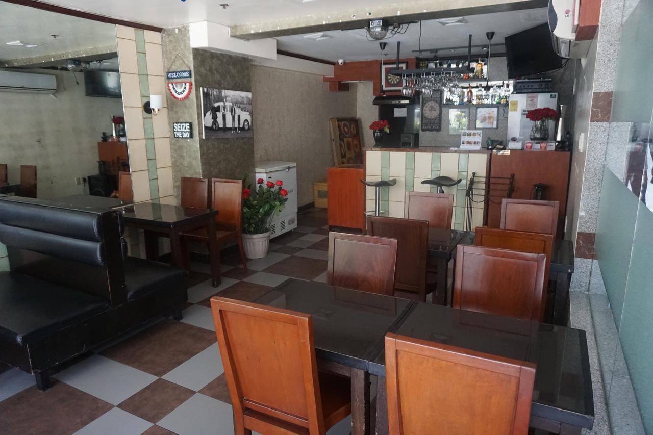 The Shila Philla Hotel Makati City Екстер'єр фото