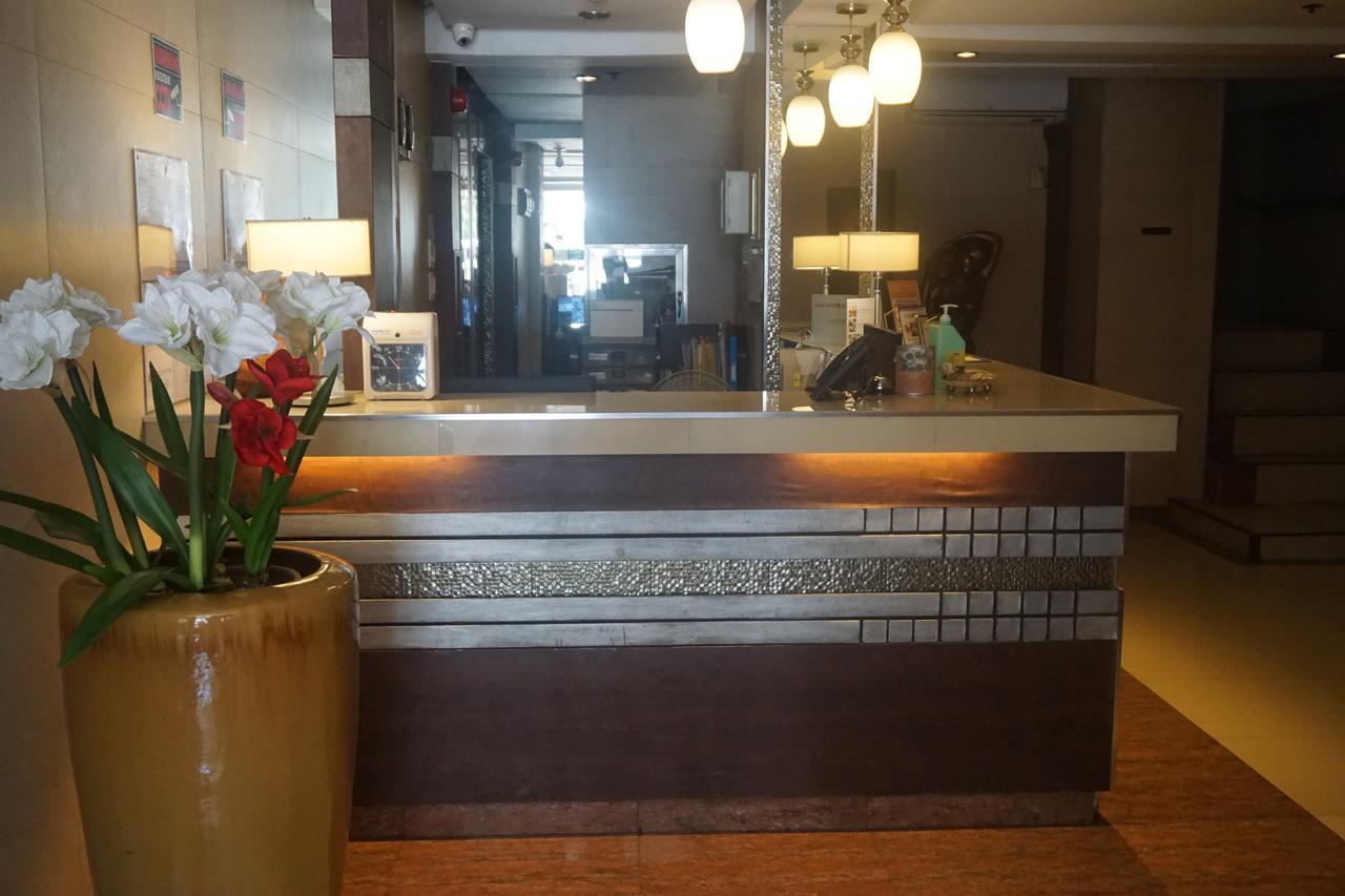 The Shila Philla Hotel Makati City Екстер'єр фото